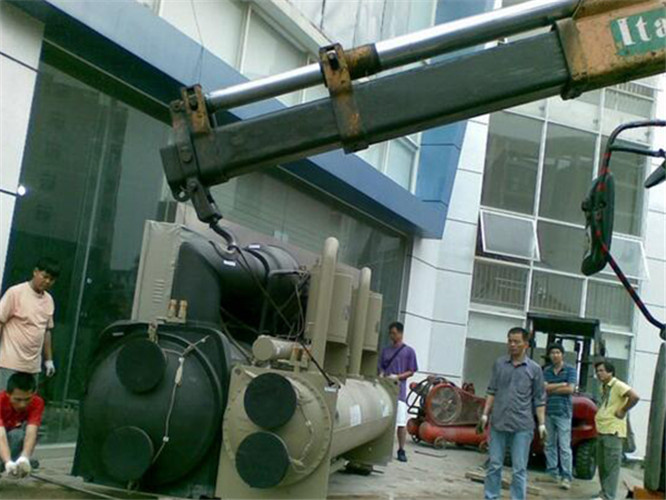 灵石县随车吊和汽车吊的核心区别是什么？哪种更省钱？