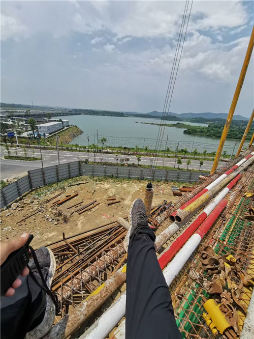 灵石县作业中发生设备损坏或人员意外，责任怎么划分？