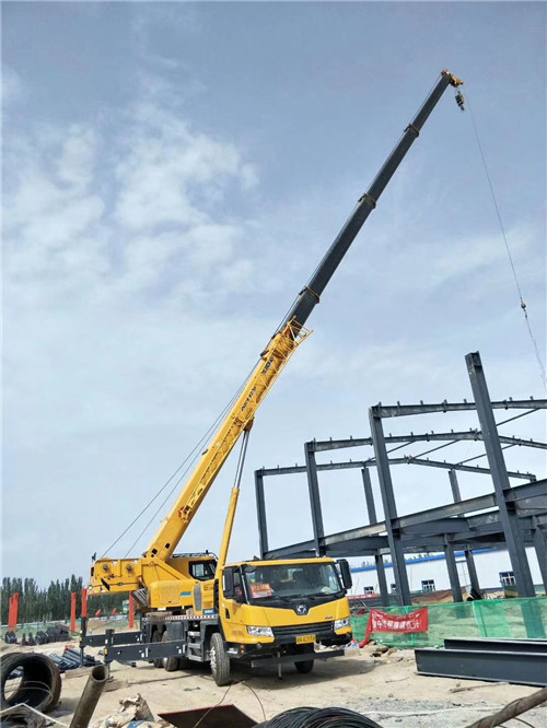 灵石县超高层建筑钢结构吊装案例